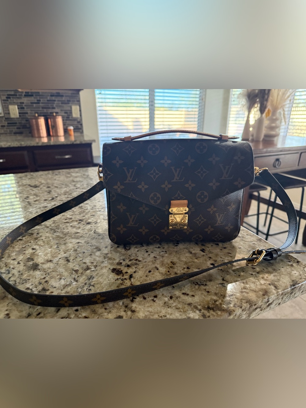 Beautiful Louis Vuitton Monogram Metis Pochette